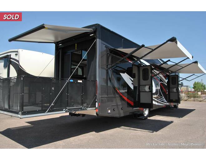 2022 Thor Outlaw Ford F-53 Toy Hauler 38KB Class A at Luxury RV's of Arizona STOCK# M135 Photo 8