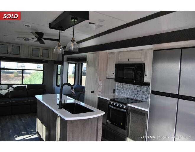 2022 Cardinal Limited 366DVLE Fifth Wheel at Luxury RV's of Arizona STOCK# T827 Photo 15