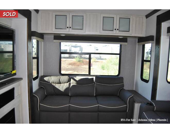 2022 Cardinal Limited 366DVLE Fifth Wheel at Luxury RV's of Arizona STOCK# T827 Photo 17