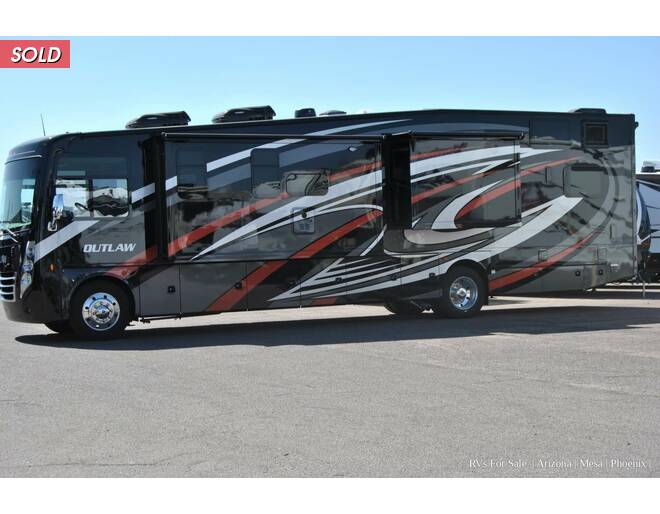 2022 Thor Outlaw 38KB Class A at Luxury RV's of Arizona STOCK# M156 Photo 9