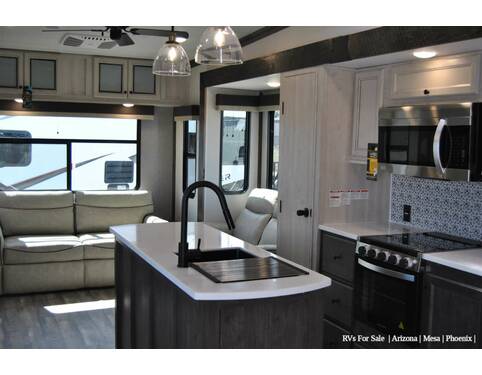 2022 Cardinal Limited 366DVLE  at Luxury RV's of Arizona STOCK# T879 Photo 18